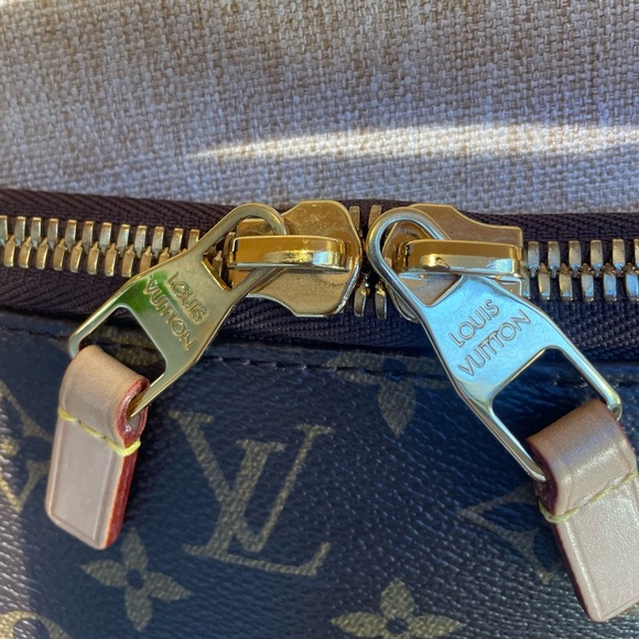 LIKE NEW!! Louis Vuitton Sully Monogram MM - Picture 12 of 16